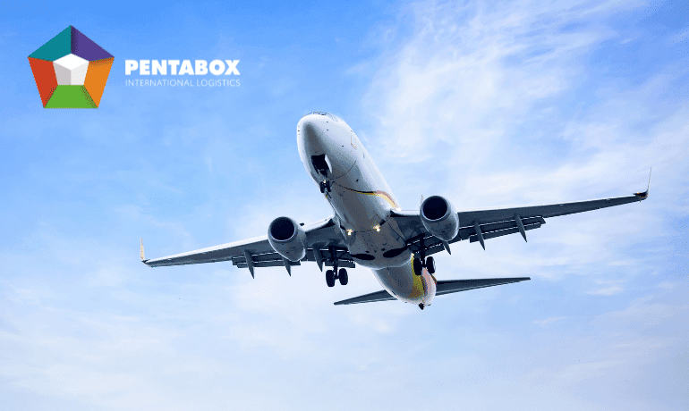 Equipo de Pentabox coordinando un servicio de importación desde China